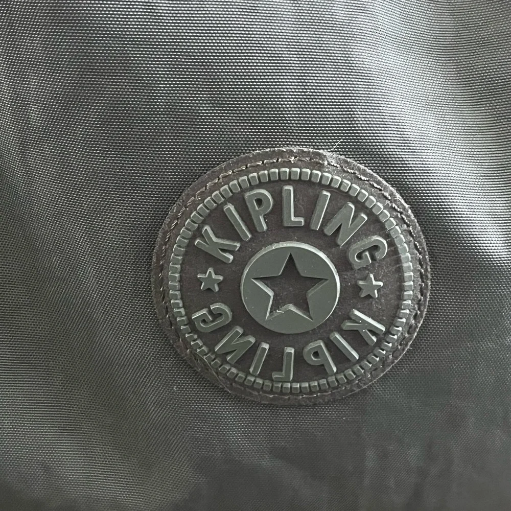 Kipling Small Shoulder Bag Olive Green Nylon Multi Pocket Compact Lightweight - Picture 3 of 9